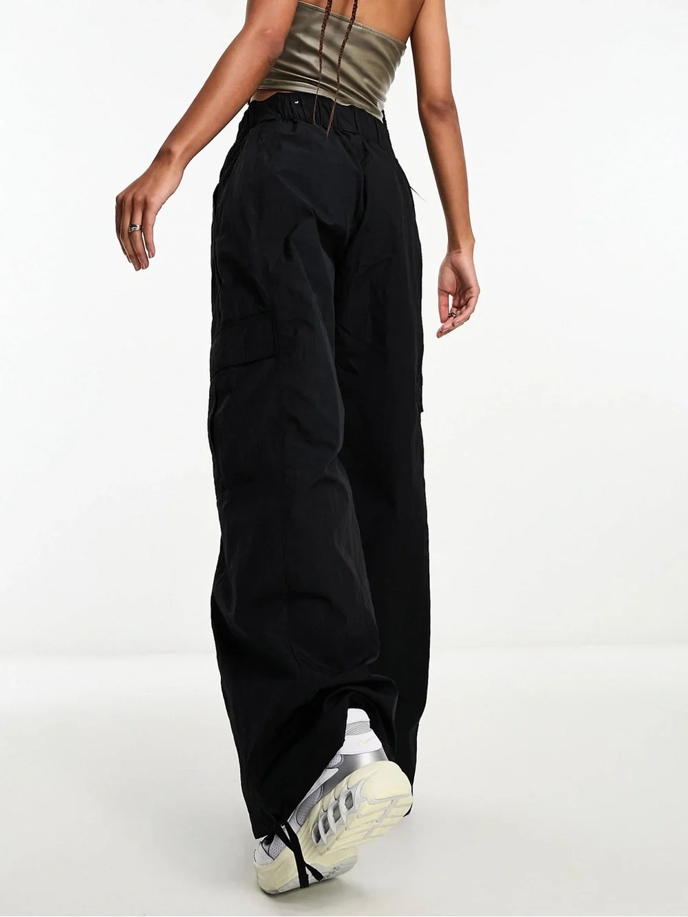 Nike woven cargo wide leg dance jogger pants black medium